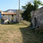Il Rustichino: esterno e giardino prima dell'intervento